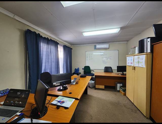 991M² OFFICE FOR SALE IN VEREENIGING CENTRAL